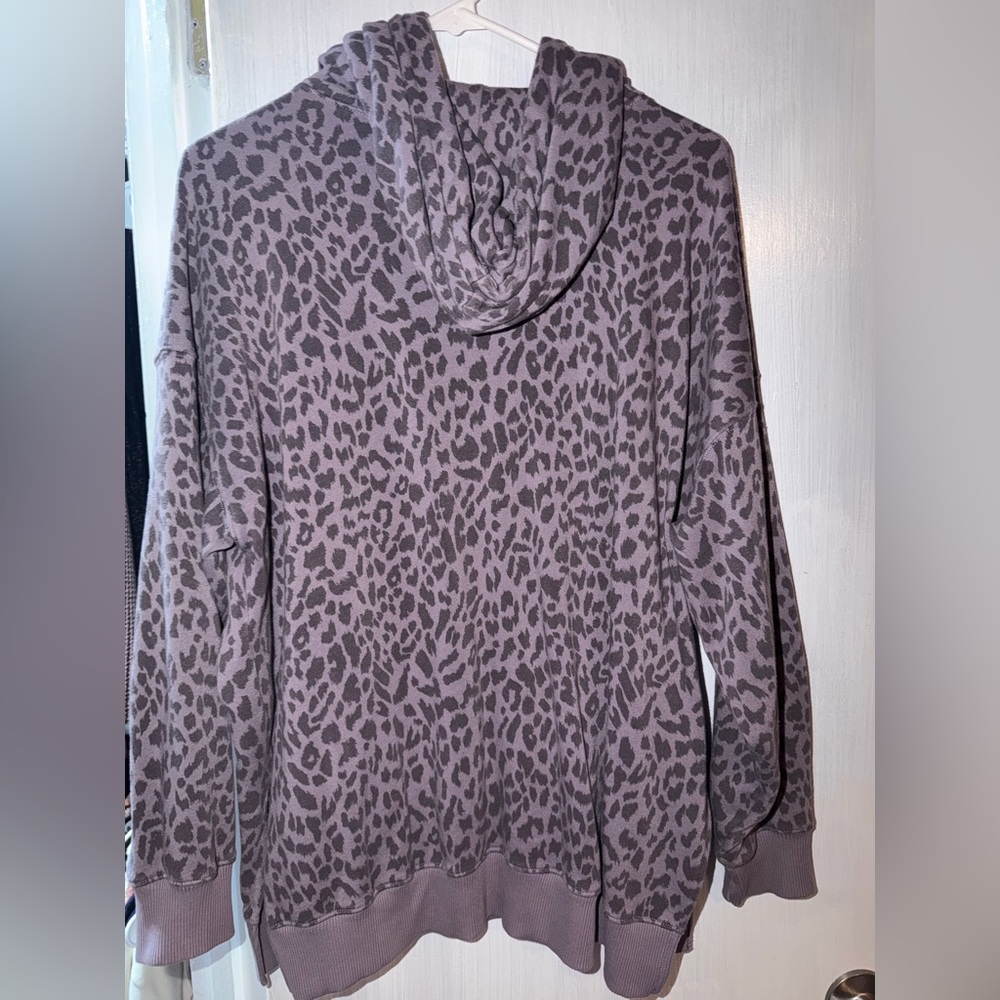 American Eagle Oversized Leopard Hooded Pullover - Picture 3 of 4
